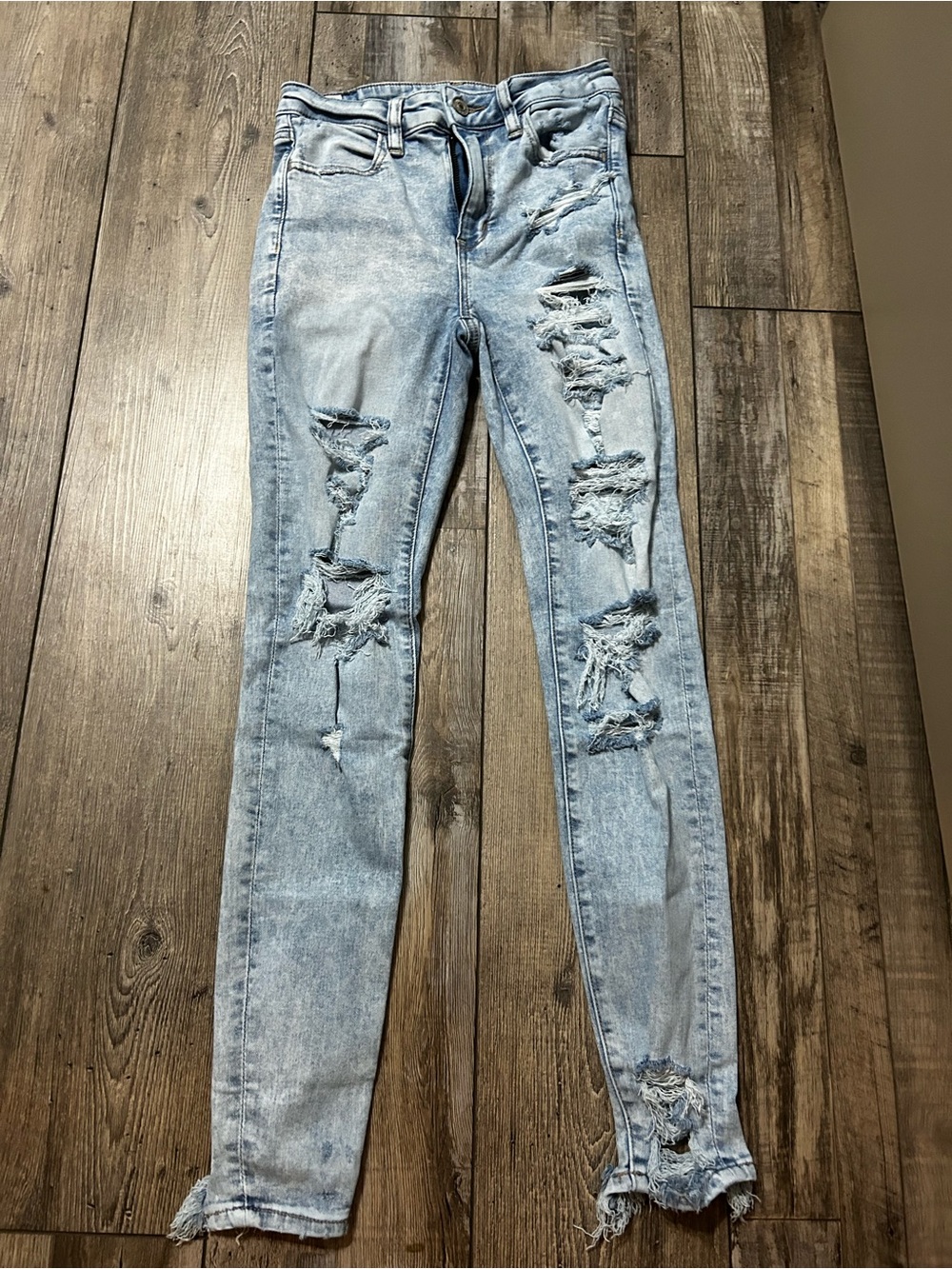 American Eagle Outfitters Light Blue Distressed Skinny Jeans next level stretch